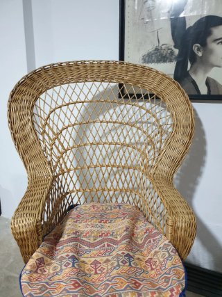 Conjunto sillón y mesa mimbre con cristal