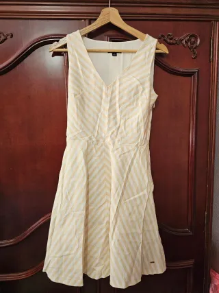 Vestido de rayas beige y blanco