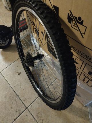 Rueda Trasera (26)×1.95. 7 Piñones.PERFECTO ESTADO