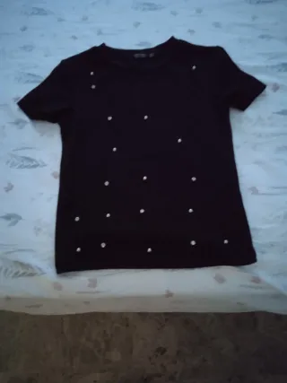 Bershka camiseta negra con pedrería