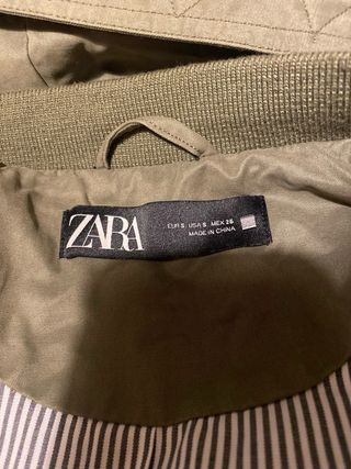 Chaqueta Zara impermeable verde