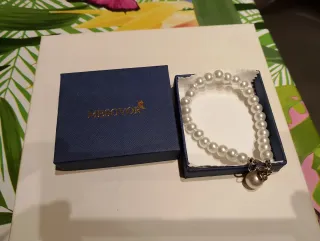 Braccialetto perle sintetiche MESOVO con pendente