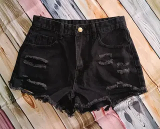 Shorts vaqueros negros desgastados