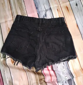 Shorts vaqueros negros desgastados