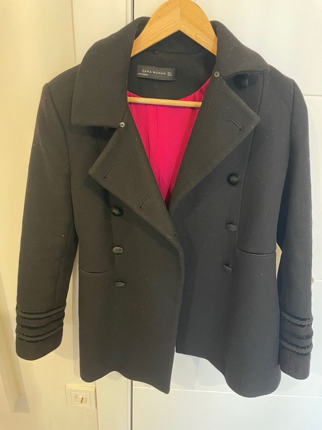 Elegante abrigo negro