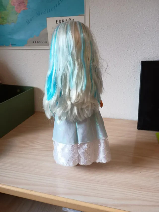 Muñeca Nancy Vestido Azul y Blanco