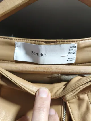 Pantalón efecto piel elástico