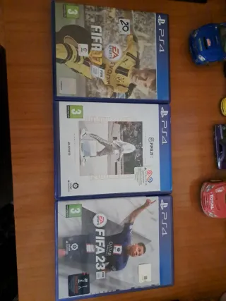 FIFA PS4: 17,21,23
(se venden en pack o separado)