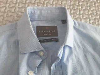 Camisa azul de vestir para niño 