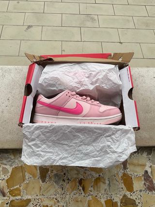 Nike Dunk Low Triple Pink
