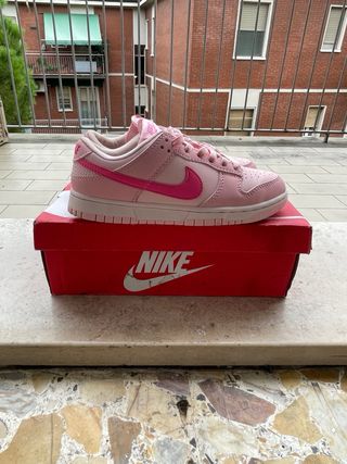 Nike Dunk Low Triple Pink