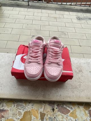 Nike Dunk Low Triple Pink