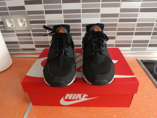 Zapatillas Nike Huarache Negras y Naranja