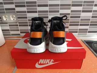 Zapatillas Nike Huarache Negras y Naranja