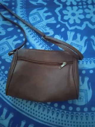 Bolso marrón imitación piel