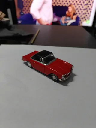 Coche a escala 1:43