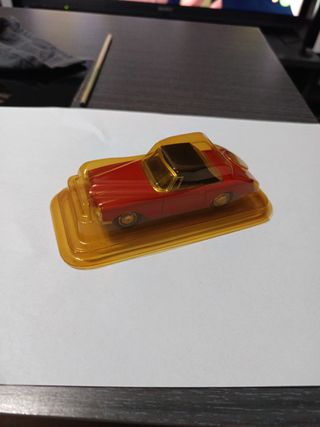 Coche a escala 1:43