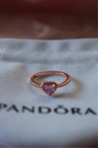 Anillo corazón rosa pandora