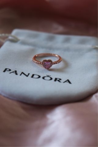 Anillo corazón rosa pandora