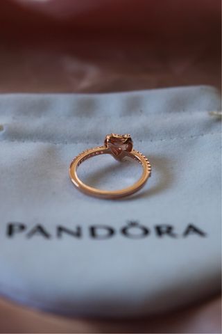Anillo corazón rosa pandora