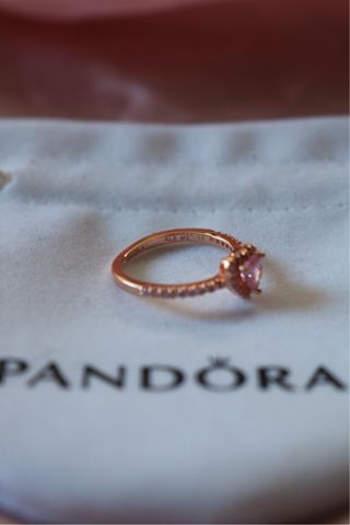 Anillo corazón rosa pandora