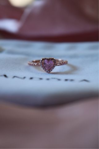 Anillo corazón rosa pandora