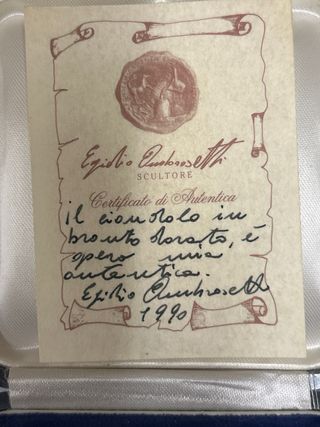 Ciondolo in ottone con figura femminile