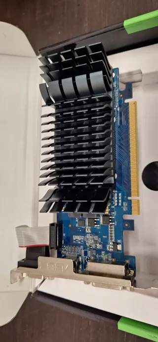 Tarjeta ASUS 1GB DDR3