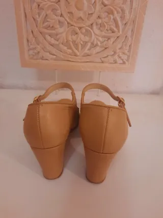 Zapatos de flamenco beige