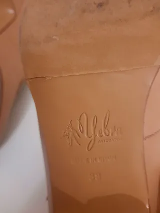 Zapatos de flamenco beige