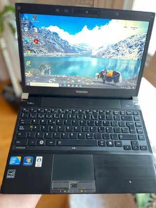 Portátil Toshiba R700 Negro