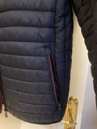 Plumas ligero azul marino