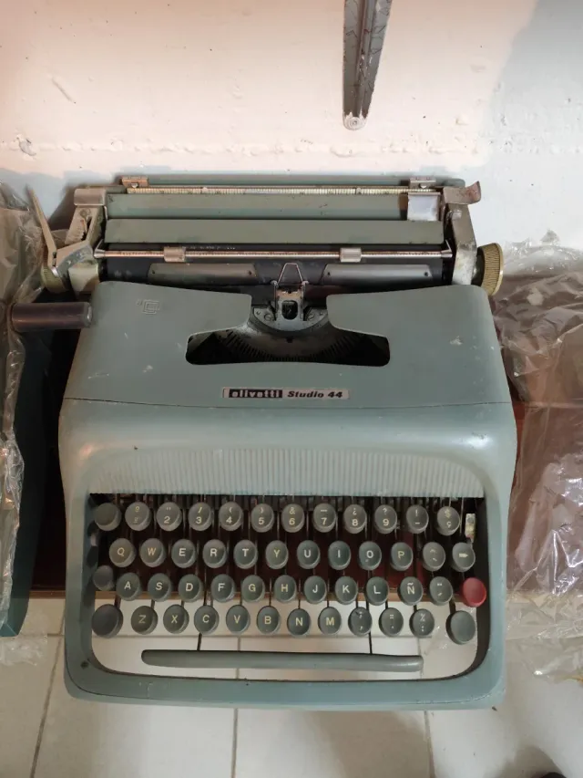 Máquina de escribir Olivetti Studio 44