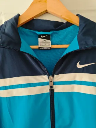 Chaqueta deportiva Nike estilo vintage 
