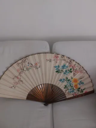 Grande ventaglio vintage decorato
