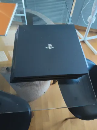PS4 Pro 1TB + Juegos