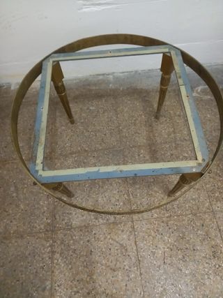 Mesa antigua de salón con mármol