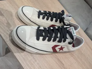 Converse Blancas con Estrella Roja