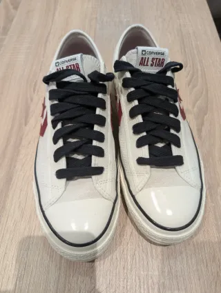 Converse Blancas con Estrella Roja