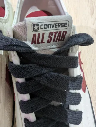 Converse Blancas con Estrella Roja