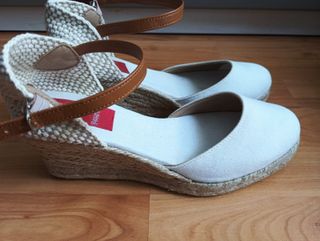 Cuñas de esparto blancas y beige