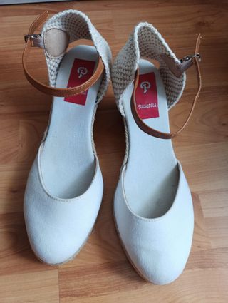 Cuñas de esparto blancas y beige