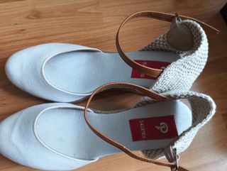 Cuñas de esparto blancas y beige