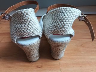 Cuñas de esparto blancas y beige
