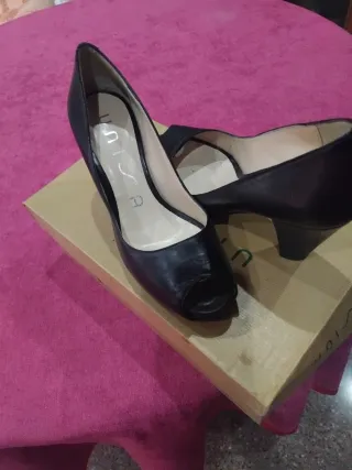 Zapatos Unisa Tacón Peep Toe Negro