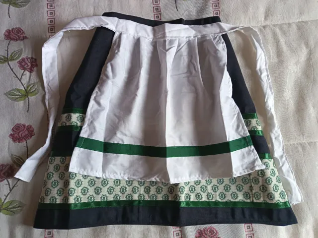 Traje de casera niña