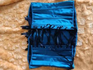 Corpiño azul y negro con plumas Talla XL