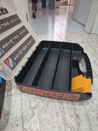 Caja de material de pesca