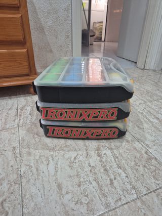 Caja de material de pesca