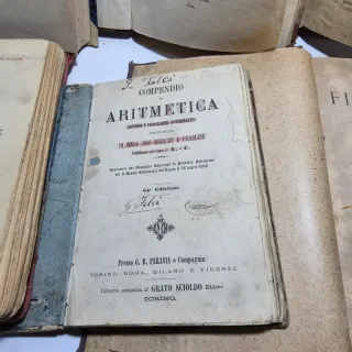 Sei libri antichi da esposizione varie coperte